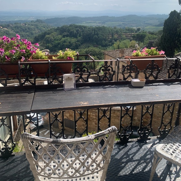 Meet your Posher, Alexandra - Picture 1 of 1